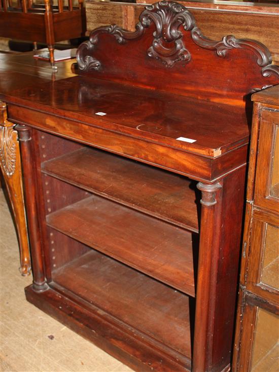 Small early Victorian mahogany open fronted bookcase, with three adjustable shelves